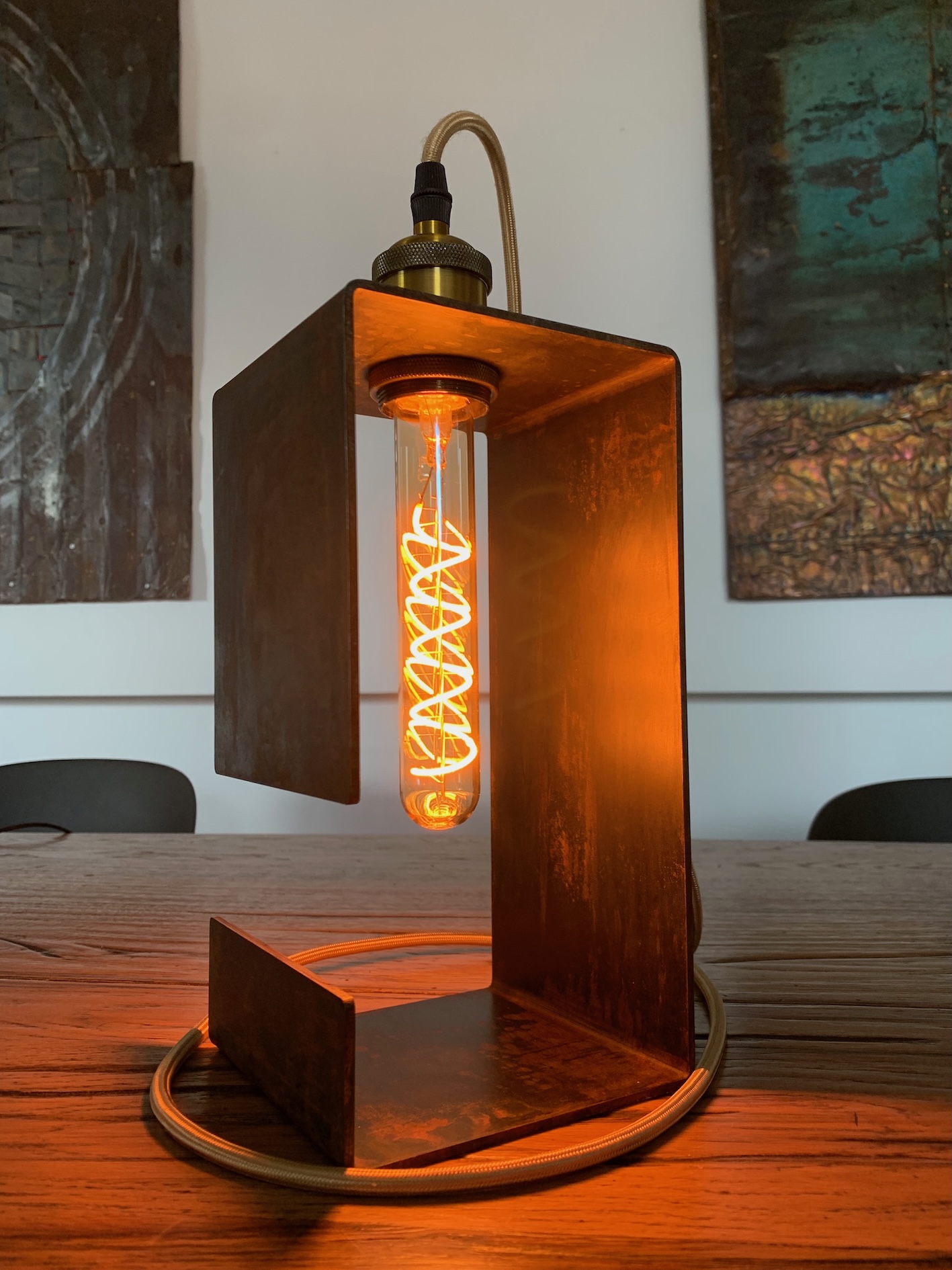 Theta lamp